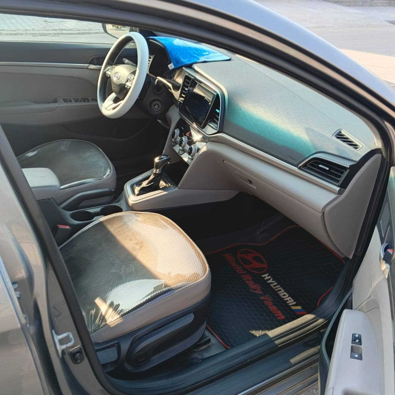 يالله للبيع انتره 2019 بغداد  بسمي محرك 2000 دوش على وضع شركه كله بلاديه  امريكي حادثه قبق صندوك  وبيه جاملغ أمامي كلير فقط سياره ماشيه  78  بيه منضومه زنون  السعر  128  فقط اتصال   ***********
