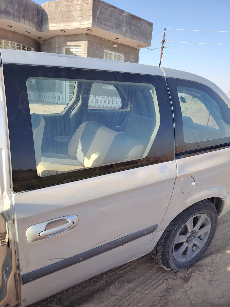 دوج كرفان2005
للبيع او  المراوس حسب القناعه
كير ومكينه مكفولات تخم تاير نقص بس راديتر مال التبريد فقط سياره خير من الله
***********
