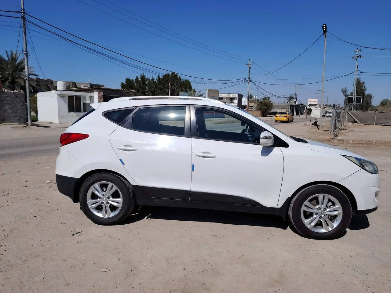 سلام عليكم توسان موديل 12 خليجي رقم سليمانيه انكليزي بسمي هزة وسنويه جدد كفاله ماعدا  بارد قليل باب العبري والورا مكانها بابل السعر 140 وبيها مجال قليل *********** أو خاص موجود
