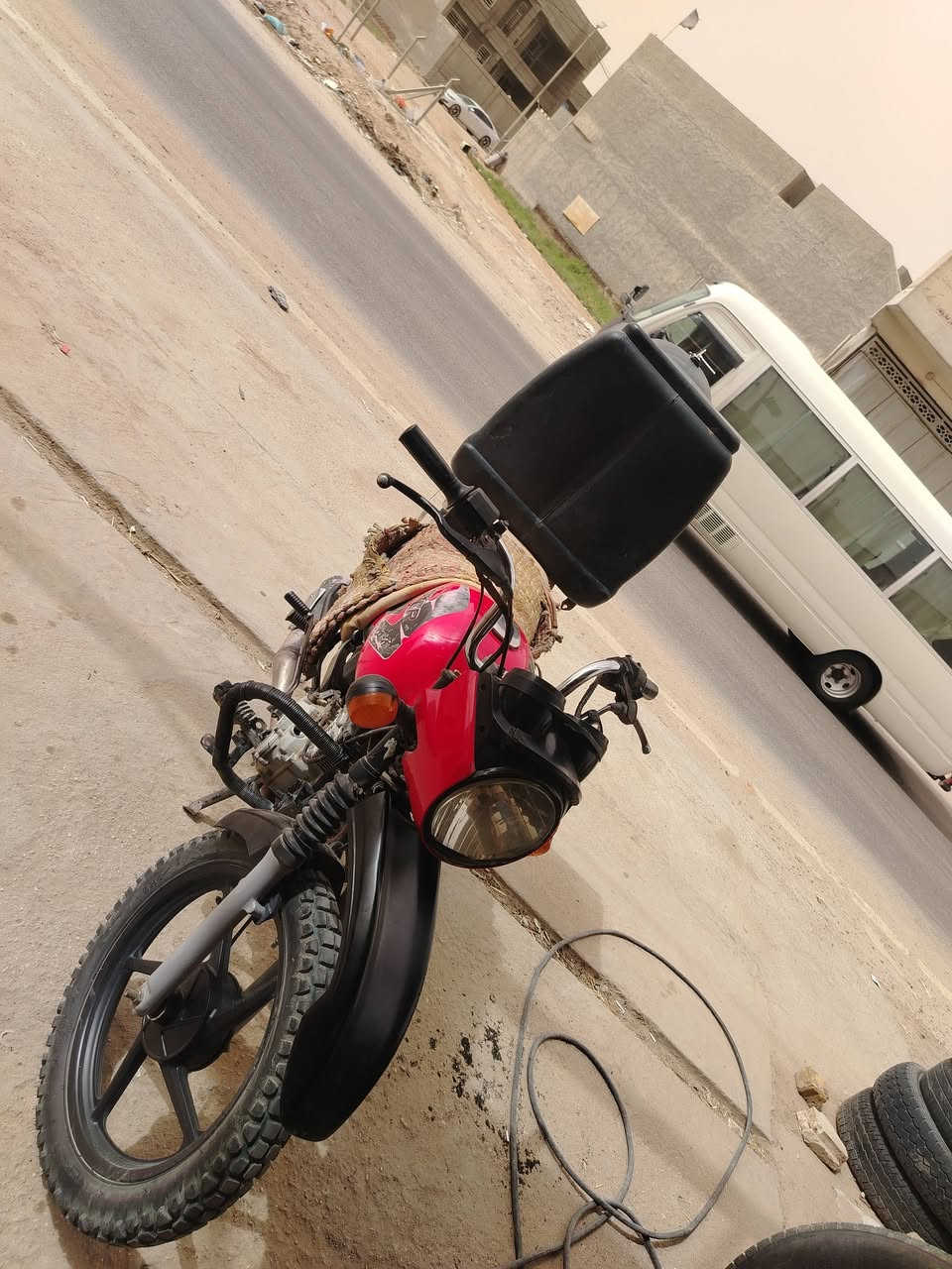 السلام عليكم بوكسر للبيع كامله مكمله سلف هندر نكره بريكات مكينه خرسه مكفوله من صوت ودخان  السعر 800وبيه مجال المكان حله قضاءالكفل ***********

