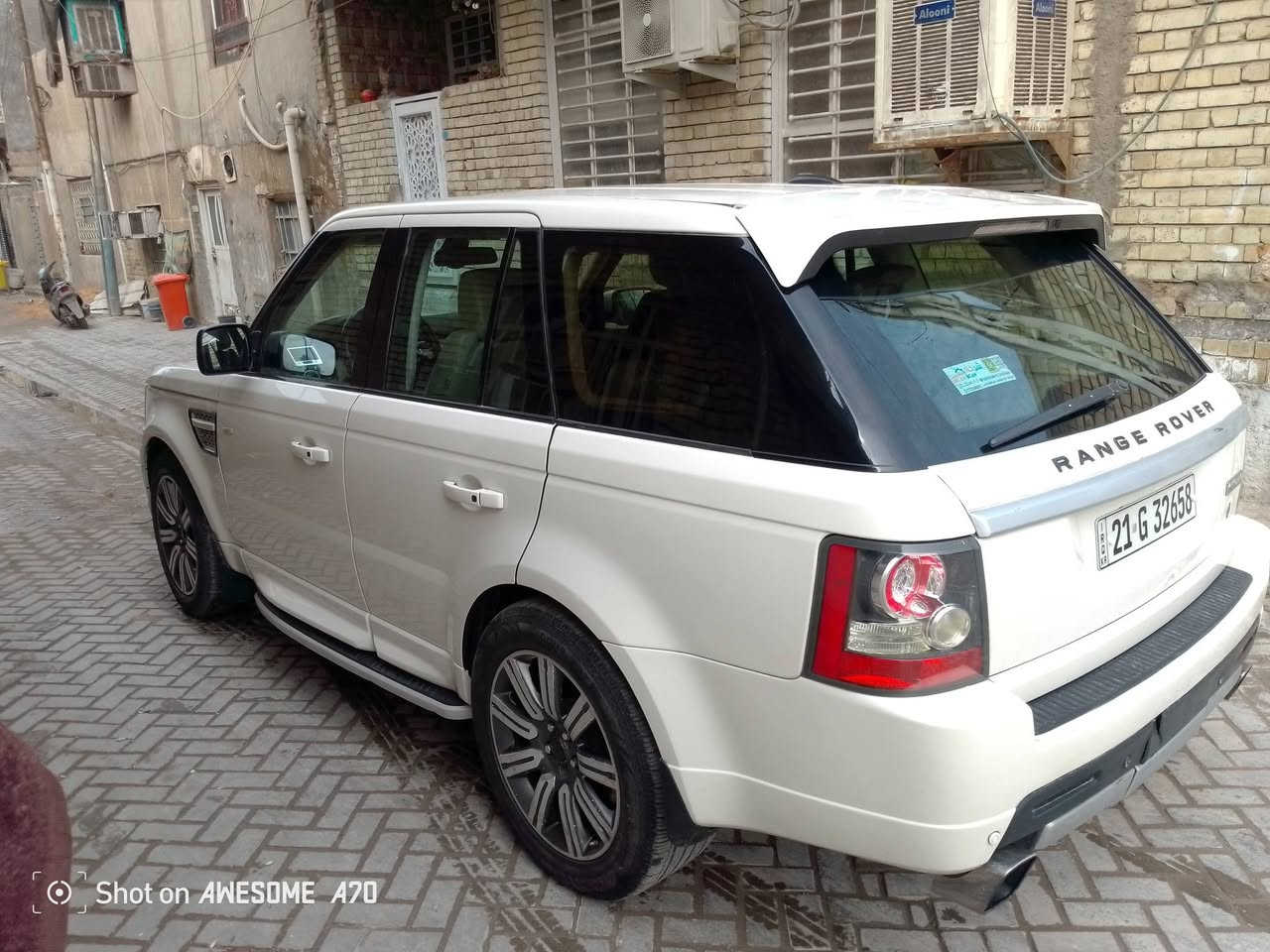 السلام عليكم
سيارة رانج موديل 2010
محدثة 2013 ٠٠٠٠ سيارة مقفولة من الضربة
فقط 3 قطع صبغ بيها من الجمالية

حدادية + صدر جديد تخم تاير كهربائيات كلها شغالة
تدفئة تبريد شغالة كير و مكينة مقفولات 

كير مكينة اكزز 8 سلندر
السعر 105 ورقة تحويل فورا 

العنوان بغداد مدينة الصدر قطاع 4 
الهاتف: ***********
