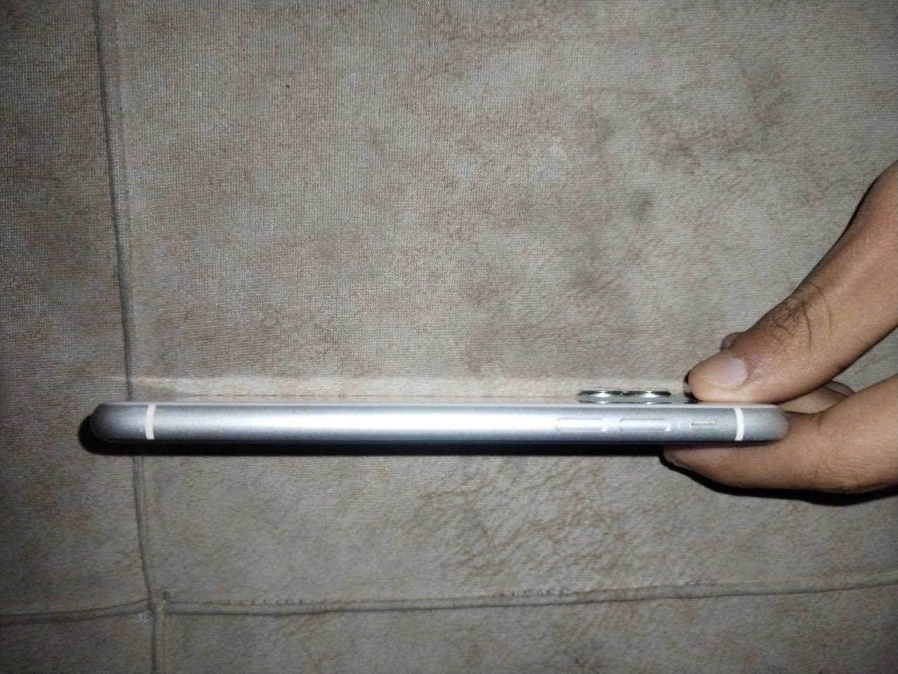 السلام عليكم للبيع 11عادي نضيف مابي شي الجهاز مكفول من كلشي فقط شاشه مستبدله وكاله من شركت أبل 
المكان بابل 
الرقم  *********** موجود وتساب فقط السعر خاص وجهاز مناسب
