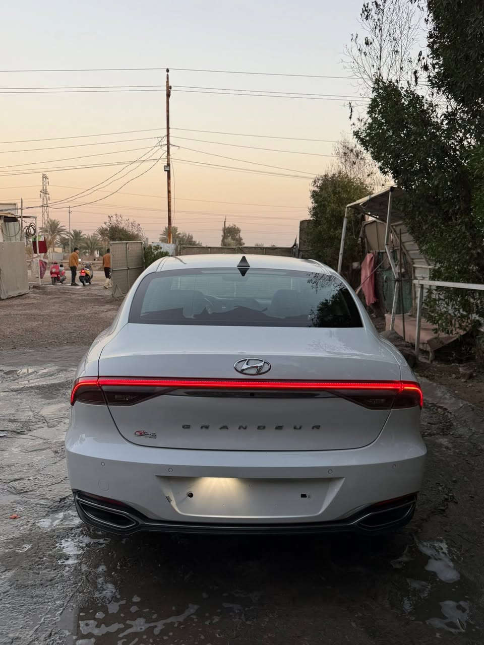 السلام عليكم
هونداي ازيرا 2023 وارد كوري غاز
محرك 6 سلندر
رقم بغداد
كشنات جلد
تدفئة تبريد
شاشه جبيره
حساس امامي
حساس خلفي
بصمه
اشاره بالمري
رادار امامي 
رادار جانبي
مكان السياره الديوانية
للاستفسار اكثر ***********
