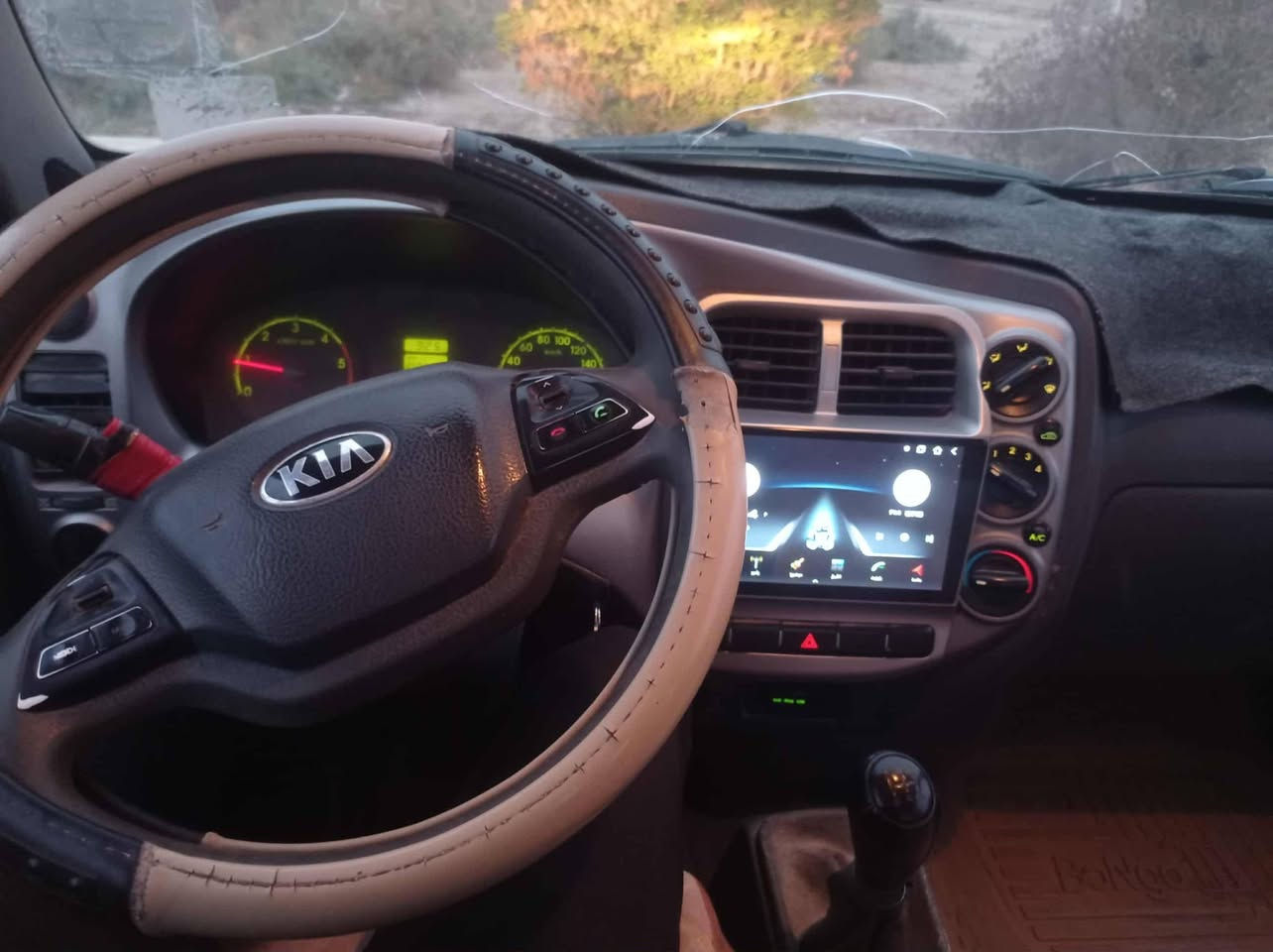 السلام عليكم
كيا بنگو 2015 
رقم قادسيه 
سياره نضيفه گير ومحرك 
صدر جديد 
دواخل دوشمه جديده شاشه 
تبريد تتدفئه جاهزه 
تخم تاير حجم الجبير 
سنويته لنهايه 2026 بأسمي 
بيه طخه بس الهلال مال البنيد واللغد مبدل وتصليح خفيف بالباب  بدون معجون 
السعر 105 بيه مجال بسيط 
رقم الهاتف *********** 
مكان السياره الديوانيه ـ الشافعيه
