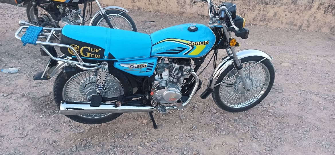 رقم اباسمي مديل 21 كفاله عامه محدثه بالكامل لل 25 عدا المكينه عداد الكتروني وبيه mp3 محرك مامفتوح فقط مفيلس اشاير لد حديث دراجه نظيفه مال جناي متعوب عليها شلعه ونهضه تشك التبليط...... رقمي ***********
