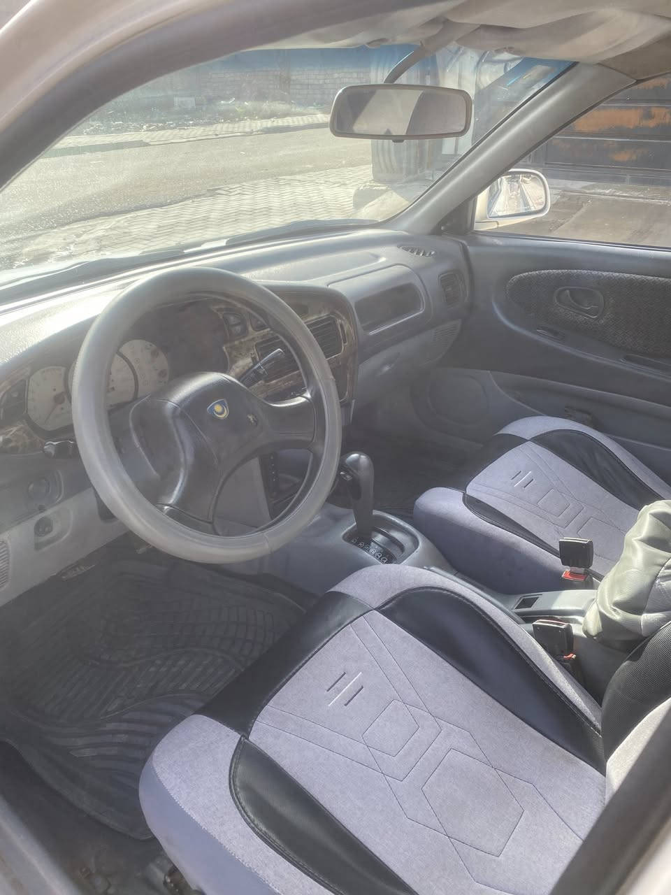 السلام عليكم
براتون للبيع 2004
سياره حره رقم دولي هزه سنويه جديده 
شرط التحويل 
***********
