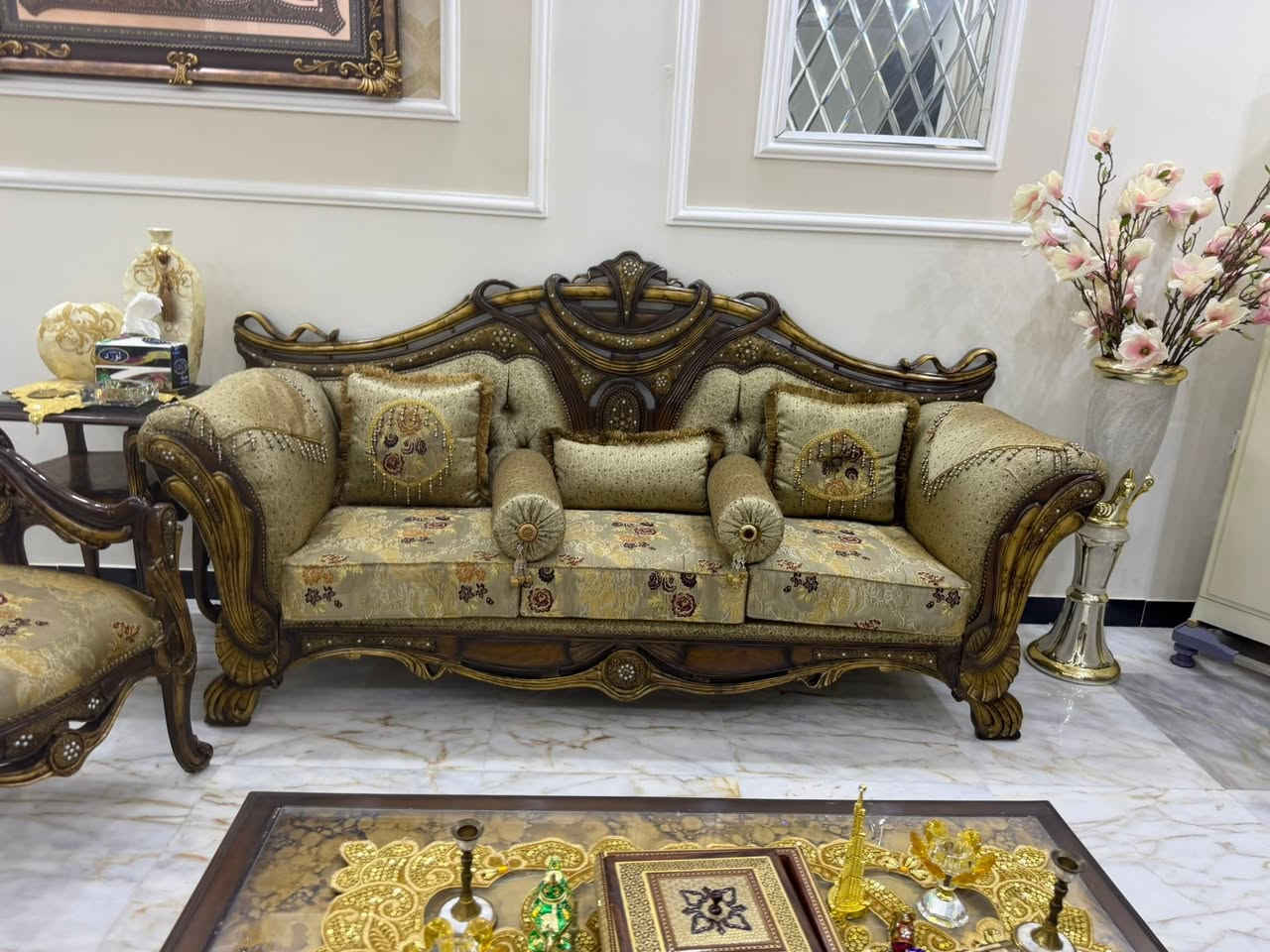 السلام عليكم
تخم سوري ملكي خشب زان للبيع مع طبله وسطيه عشر مقاعد نظيف جدا


**إذا كنت صاحب هذا الإعلان وتريد حذفه لأي سبب، رجاءا أرسل رسالة إلى الدعم الفني**