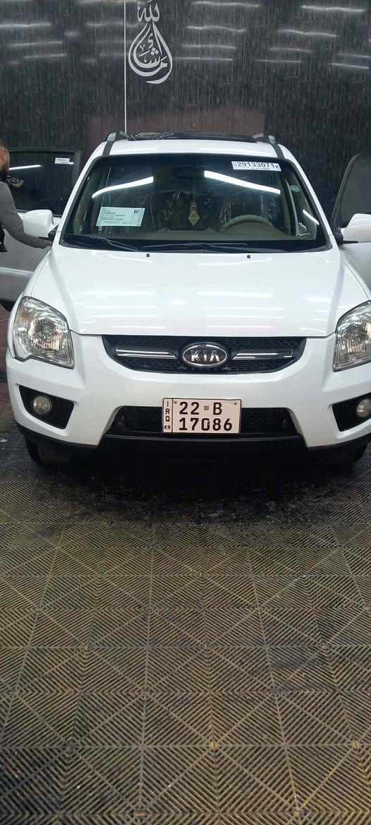 كيا سبورتج موديل 2010؛بدون صبغ بدون بارد محرك ما مفتوح 20 رقم اربيل جديد سنويه جديده هزي السيارة بسمي شرط التحويل السيارة.  داخل لونين داخل صاج    ماشيه ١٧٠ حقيقي مواصفات فتحه سقف حساسات. خلفية تبريد لمس شاشه كامري رقم الجوال *********** الشراي يتصل المكان القياره حاج علي
