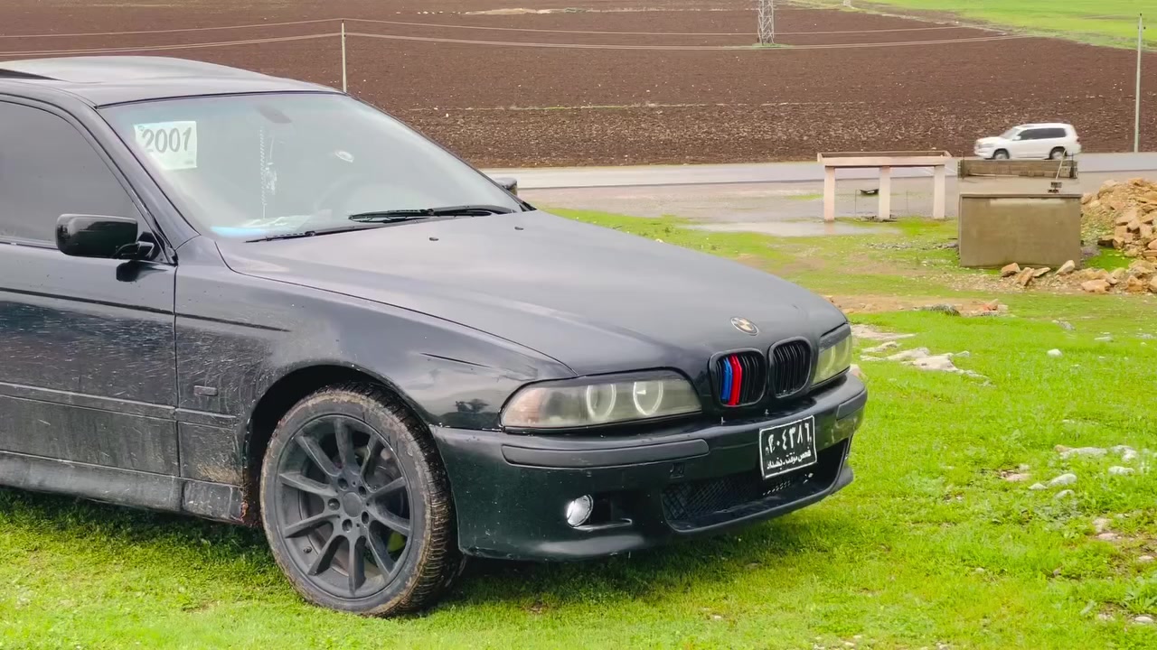 BMW Saqar
مەکینە 528
مۆدیل 2001 فول گێڕ عادی 
گێڕو مەکینەو کارەبای و ئەکسل بەشەرت هەڵمی دەمی نیە
ماشااللە زۆر زۆر پاک و جایزە
دەعمو لێدرانی نیە
تەبرید ساردو گەرم
 ناو فۆڕمیگا 
کوشن هیتەر . کارەبای 
مەنەفێست 
موسو براوە بەشەرت
تەعدیل سورعە
سڵایت .
ABS 
دەبڵ ئێرباک
پێشو دوا سپۆرت
لایت ئەڵقە
ئاوێنە کارەبای
چوارجام کارەبا
ناوی لەدەر جوانترە
ماشااللە زۆر زۆر بە قوەتە
44گەلاو مەعامەلە
شوێن دەربەنیخان
***********
