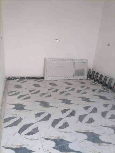 السلام عليكم  بيت للبيع حي الرحمه المساحه ١٥٠ متر  بي غرفتين وصاله واستقبال ومطبخ وتخاريج داخليه وخارجيه السقف صب  والارظيه بورسلين السعر ٣٣ التواصل  ***********
