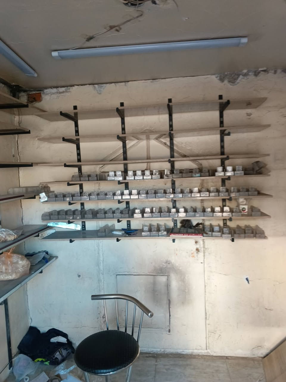 رفوف محل للبيع***********
