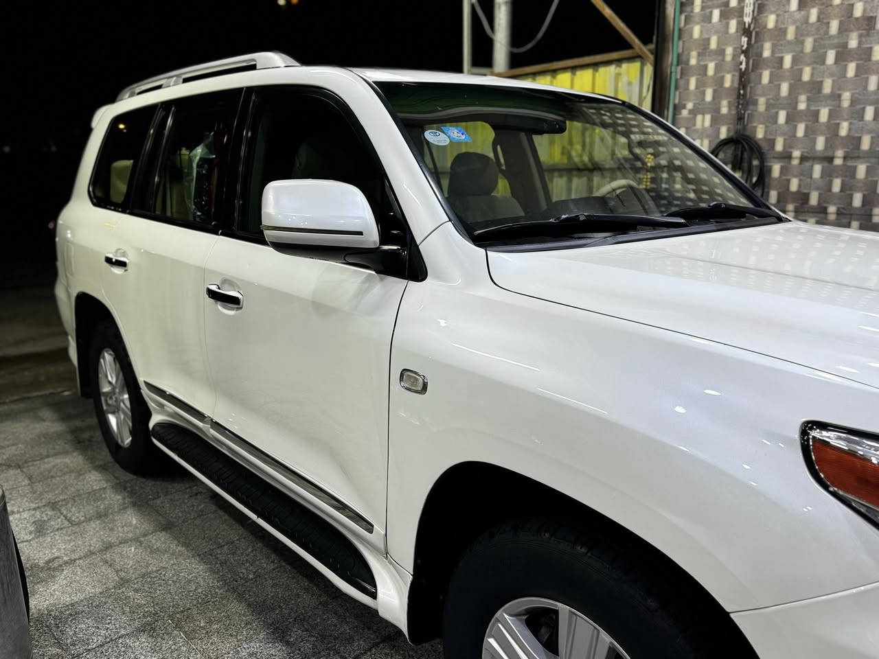 سلام عليكم 
اخوتي التعجبه سياره يشلع عيوني  وبخدمته 
وماعتقد اكو هيج سعر بهل نضافه
كفاله عامه✔️
لاندكروز GXR V6 
جكساره. مكينه ٦ سلندر
موديل.  2009  
رقم بصره.                                  سعر سياره: 8 8 2$ بيه مجال
كير ومحرك كفاله شرط من ابرغي
ممشه ٢٠٠كم
كفاله عامه سياره 
سيارهً فول مواصفات
٣ بصمات ثلاجه. وفتحه وشاشه وسيدي وشاشه بل سقف
وعليهه زنون.  يعمي الله شاهد. بشوف احله سياره جاهزه كلش

مكان ناصريه.     ***********
