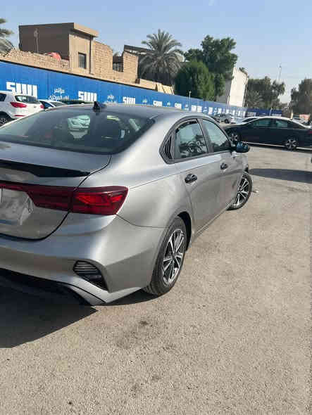 السلام عليكم ..
كيا فورتي وارد امريكي موديل 2022 رقم بغداد بأسمي 
ماشية 83.000 كيلو متر 
تخم تاير جديد 
گير ومحرك وصدر مكفول 

الحادث..
جاملغ امامي مبدل بلادي وطخته بسيطه 
وبارد بين الباب الخلفي وهلال الجاملغ 
مكاني بغداد الغزالية
السعر 145 وبيها مجال بسيط 
***********
