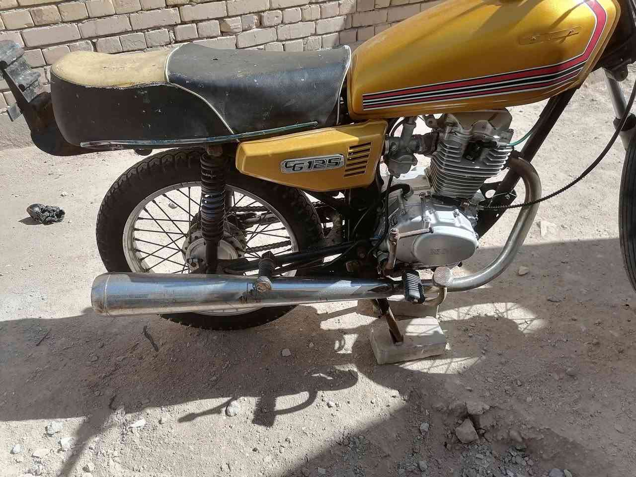 دراجه للبيع ادوات العنوان ابو الخصيب السعر 375 رقم  ***********
