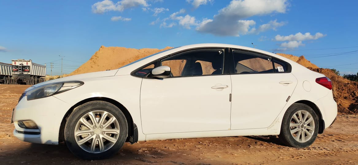 السلام عليكم

البيع كيا سيراتو 2014 خليجي 🥰 

السيارة شرط احلة من الصور ونصبتها تخبل

سيراتو 2014 مكفولة عدا الجاملغ الامامي عكس السائق مصبوغ اثر شخوط مابيها حادث وبيها بارد 
نص فول 
شفتات استيرن 
مانع انزلاق
تبريد ثلج
تدفئة 
محرك + كير كفالة
تخم تايرات جدد 
باتري جديد 
والسيارة خير من الله 
كلشي معايزة
محرك 1600 دوش 

كير 6 نمر 

رقم اربيل

الاتصال ***********
