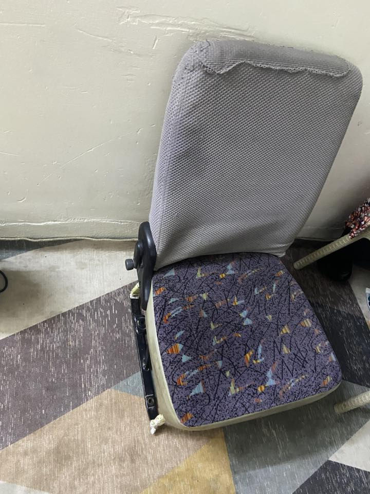 سلام عليكم بوشيه مال نيسان عاليه قماش ياباني 35  وكشن مال نيسان عاليه قلاب الي يم باب السلايت ابو اليده السوده 125 مكاني بغداد ***********
