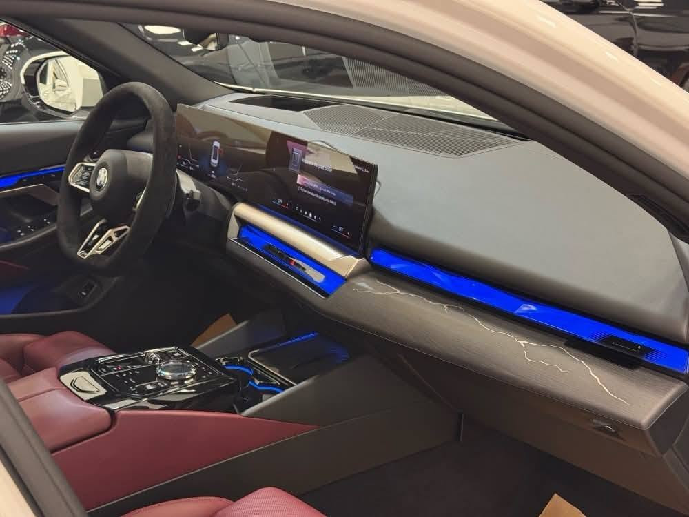 🚘 BMW 520i M-PACKAGE 2024 ✨ 
🔥 Engine: V4 2.0L Turbo
🔹 ژمارە هەولێر 
🔹 55 هەزار کم روشتووە
🔹 Clean Title 💎 // بێ بویاغ
🔹 دەعامی بۆ دەعامی بە شەرت 💯
🔹 وارد خەلیجی وەکالە العروش

⭐ Full Options

داخل احمر بلادي ❤️ 
✅ 360° Camera
✅ حەساس
✅ رادار
✅ شەغال
✅ داتاشۆ
✅ سلاید (Sunroof)
✅ HARMAN KARDON Sound System 🎵

💰 نرخ: 525 وەرقە و مجال 

📍 شوێن: هەولێر

📞 ***********
📞 ***********

━━━━━━━━━━━━━━━━━━

🚘 BMW 520i M-PACKAGE 2024 ✨
🔥 Engine: V4 2.0L Turbo
🔹 رقم اربیل جاهز 
🔹 ماشي 55 ألف کم 
🔹 Clean Title 💎 // بدون صبغ
🔹 دعامي بدعامي شرط 💯
🔹 وارد خلیجي وکالە العروش

⭐ Full Options

داخل احمر بیلادي ❤️
✅ كاميرا 360°
✅ حساسات
✅ رادار
✅ شغال
✅ داتاشو
✅ فتحة سقف (سلاید)
✅ نظام صوتي HARMAN KARDON 🎵

💰 السعر: 525 ورقة بي مجال 

📍 الموقع: أربيل

📞 ***********
📞 *********** أربيل, العراق
