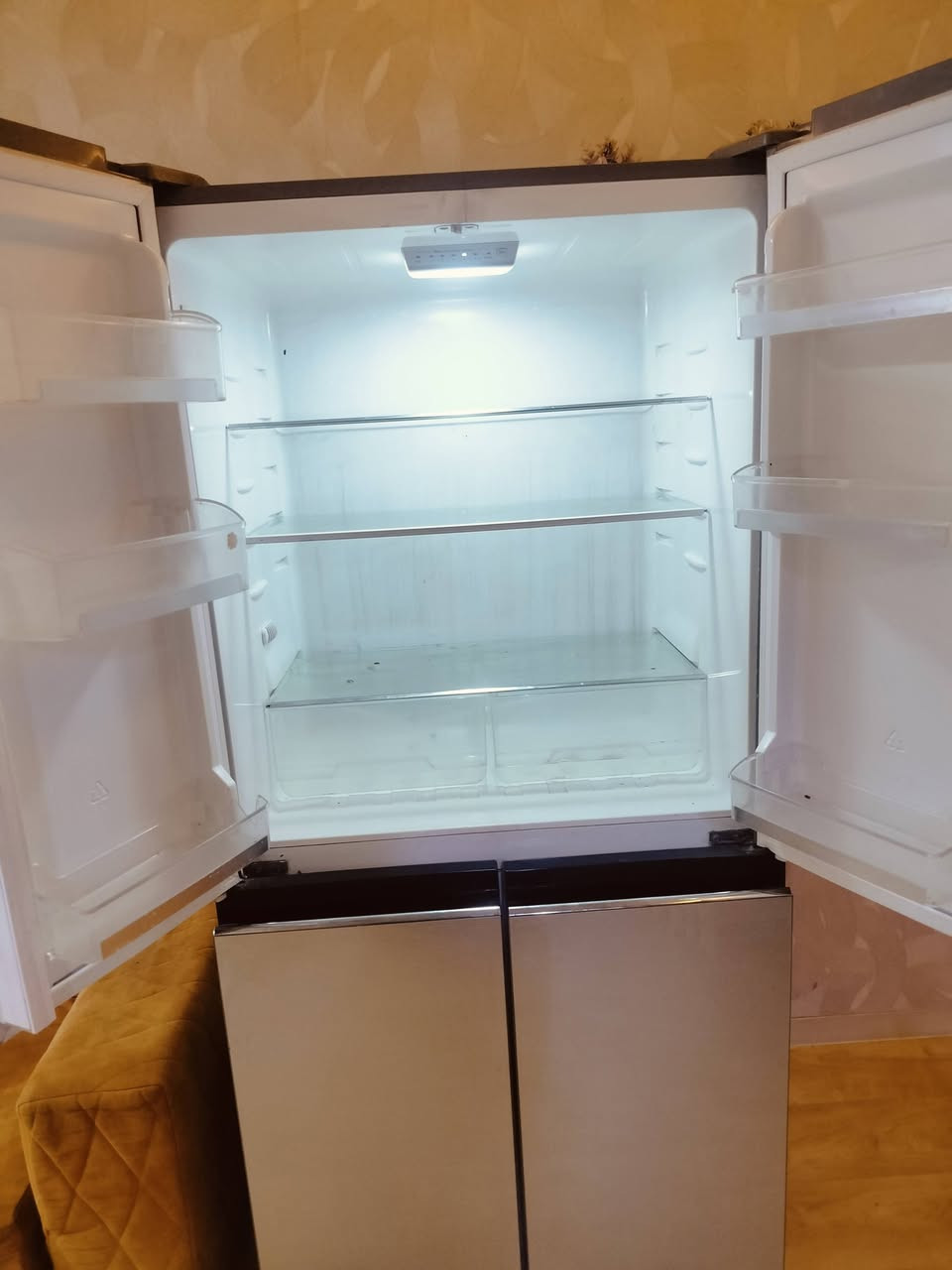 ثلاجة وطباخ للبيع ***********
