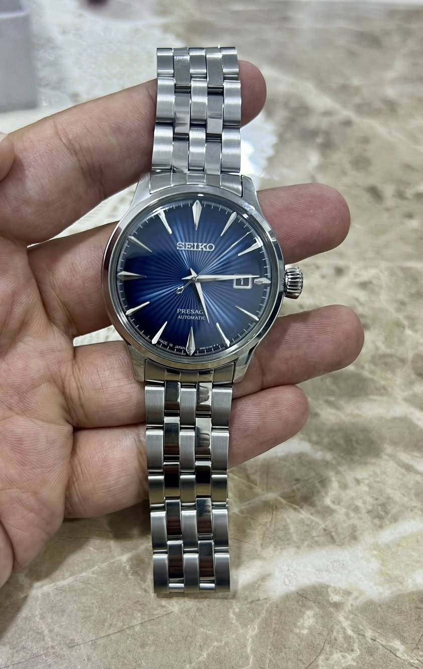 🔥 للبيع | تحفة يابانية فاخرة 🔥

⌚️ Seiko Presage Automatic

💎 ساعة راقية بتفاصيل فخمة ومينا أزرق ملكي بنقشة Sunburst تخطف النظر مع كل انعكاس ضوء صناعة يابانية أصلية 

 📏 قطر الساعة: 41mm

⚙️ حركة أوتوماتيك احترافية تعمل بالحركة بدون بطارية

🩶 سوار ستانلس ستيل فاخر بتشطيب عالي الجودة

📅 عرض للتاريخ بتصميم أنيق وكلاسيكي

📦 الحالة: جديدة بالكامل بالباكيت

💰 السعر: 400$ قفل

📩 للجادين وأصحاب الذوق الراقي – التواصل خاص او واتس اب ***********
