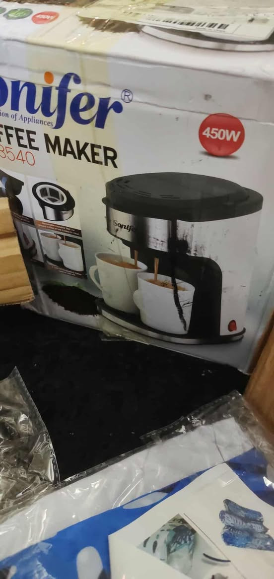 تعتمد على نظام الكبسولات (T DISCs) لتحضير مجموعة متنوعة من المشروبات الساخنة بسرعة وسهولة. : تتيح لك تحضير أكثر من 70 نوعاً من المشروبات، بما في ذلك الإسبريسو، الكابتشينو، اللاتيه، الشوكولاتة الساخنة ماركه بوش 

نوع ثاني
مشروب الشوكولاتة من هيرشي 
الآلة كخفاقة (Frother) لخلط الحليب مع بودرة الكاكاو أو شراب الشوكولاتة للحصول على قوام كريمي ورغوي.

استخدامها لتحضير مشروبات الشوكولاتة الباردة أو الساخنة، كما يمكن استخدامها لخفق مشروبات أخرى مثل الماتشا.


**إذا كنت صاحب هذا الإعلان وتريد حذفه لأي سبب، رجاءا أرسل رسالة إلى الدعم الفني**