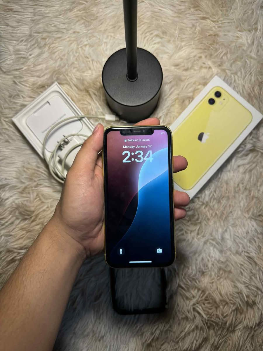 ايفون 11 ذاكره 128 بطارية 73 عربي شرق اوسط مع الكارتون الجهاز وتر لا مفتوح ولا مصلح يعني كفاله من كلشي نضيف كلش رايده 240 نهائي مكاني غزاليه ***********
