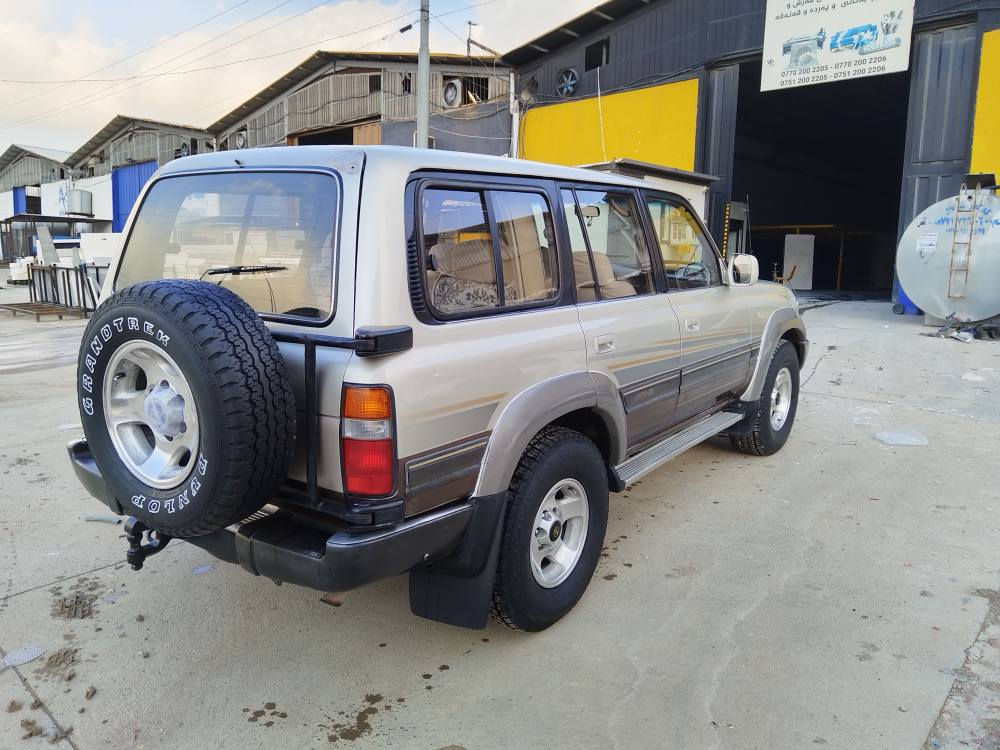 ***********له يلا عه له وي موديل ١٩٩٠ مه كينه وكيرو ده بل اكسلي به شه رت جوار تايه و ويلي تازه خراوه ته سه ر ي بي ده عم له رساخي بوياخ كراوه ارمي سليماني ارمي كونه به شه رت سه ياره ي باكو خاوين و بي مه صرفه هه موو كياني له سه ر شه ريكه ماوه نرخي ٦٠ كه لاو كميك مه عامه له السليمانية, العراق
