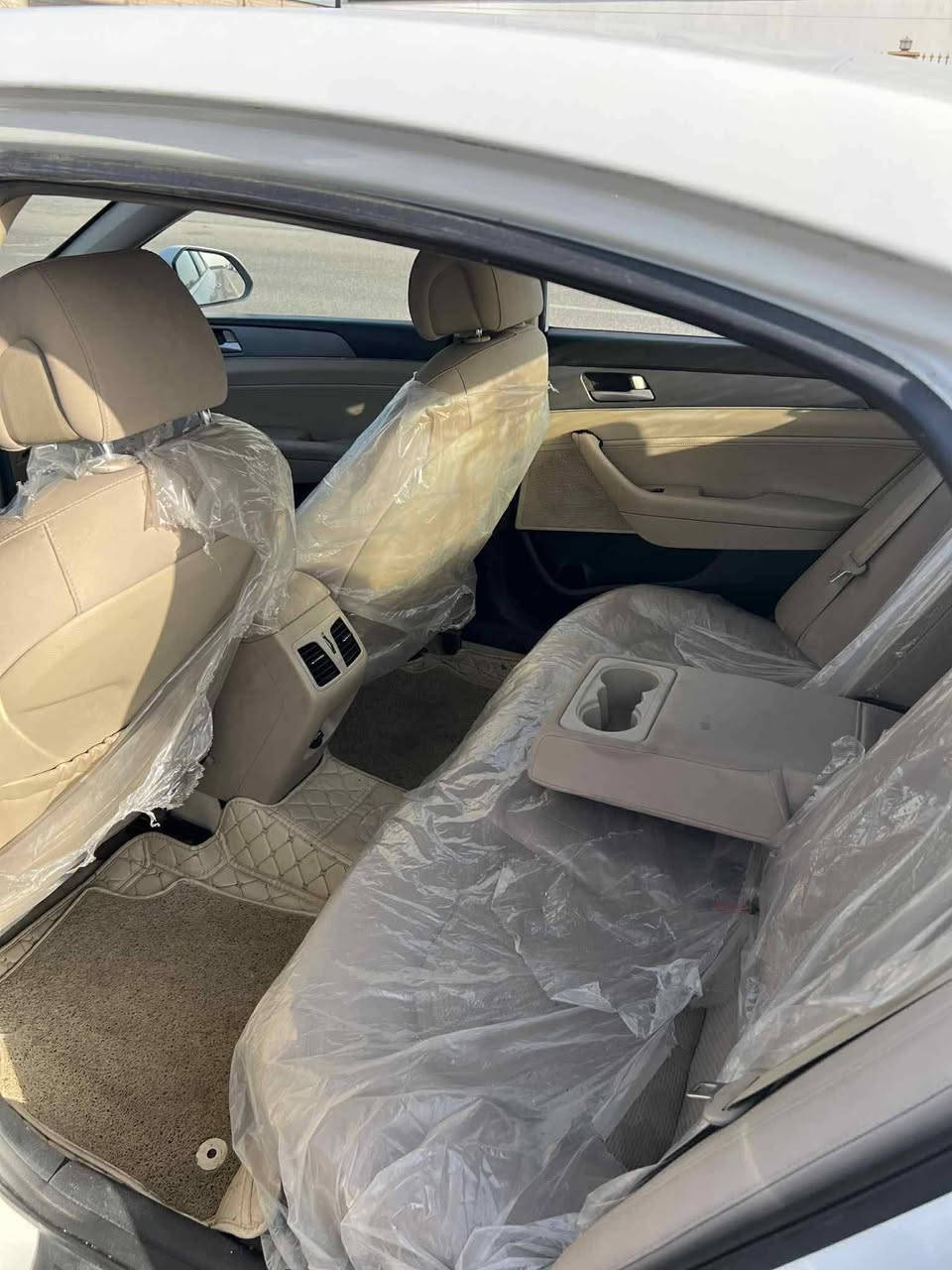 سوناته 2017 خليجي بيه قطعتين اثر هاذه دور لجاملغ ويا لباب ملاون 2400 حداديه جديده وكير ومكينه عليه غرامه بلنجف 500 
قفل 133 مكانه نجف  ***********
