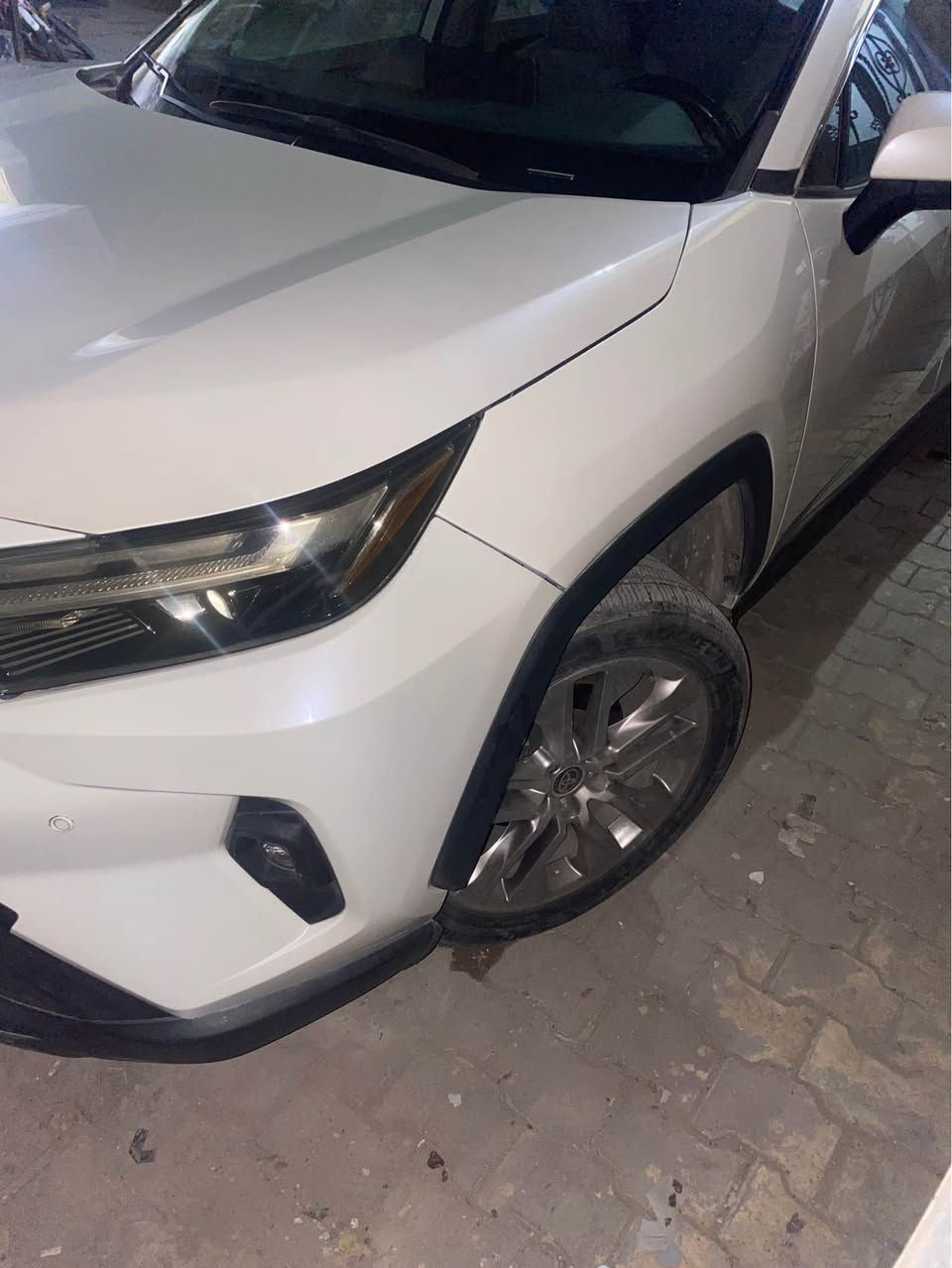 تويوتا راف فور 2022 لمتدد 

رقم بغداد  ماشية 27 الف  فول موصفات 1/1

فتحة 

بصمة 

جلد 

5 كامرات 360 

رادار 360

شاشة وسستم صوت jbl

جنطة كهرباء 

تبريد وتدفئة كشنات 

سيت خزن كراسي 

بريك مفاجئ 

تصليح بغداد درجة اولى 

حادثها :
صبغ بالجاملغات الامام عكد شبر 

تبديل قبغ صندوك نفس لون 

بدون ايرباك ايرباكات كلها سليمة 

مكان السيارة بغداد

السعر 240

*********** بغداد, العراق
