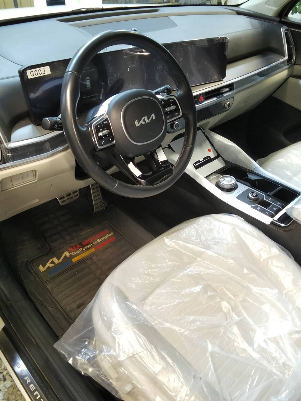 السلام عليكم سورنتو موديل 24 خليجي مكفولة كفالة عامه
مواصفات معروفة 
محرك 6 سلندر ماشيه 18
ويل 19 
رقم بغداد الجديد بأسمي 
مكان السيارة بغداد 
الاستفسار ***********
