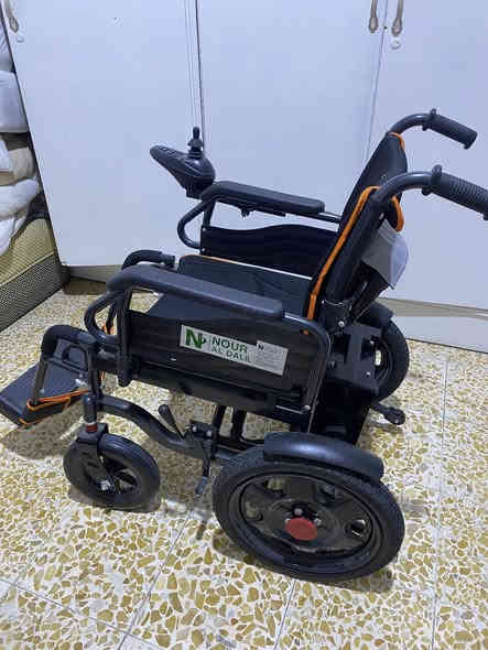 عربانه شحن للبيع جديده ما مستخدمه سعر ٤٥٠/بس واتساب متوجد ***********
