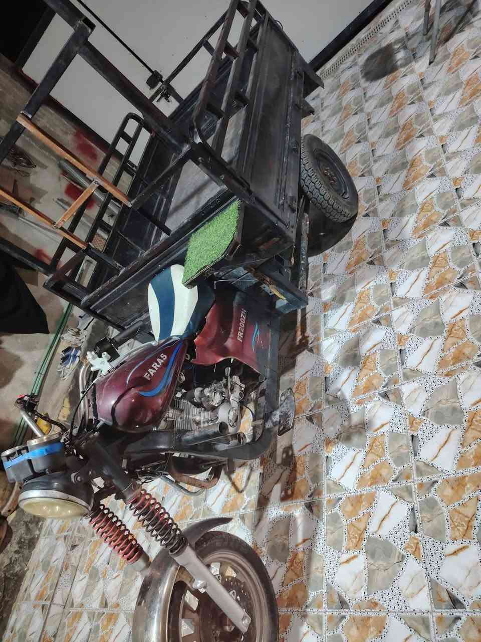 سلام عليكم شباب ستوته لبيع ادوات نضيفه وحلوه مال شغل مكينه جديده ضفيره جديده باتري جديد كله جديد تعال وشتغل بيه لبدي شوفت لعين السعر ٧٥٠ وبيه مجال قليل الرقم ***********
