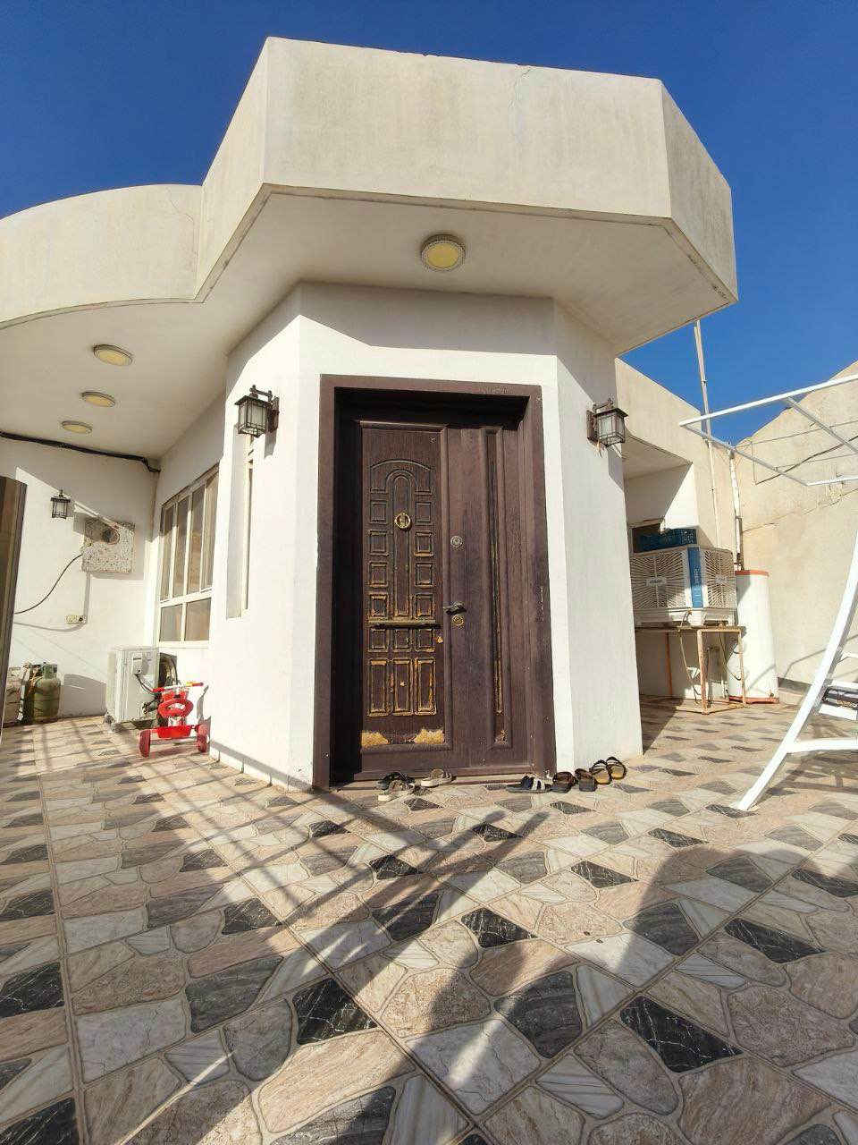 فرع ميك ميك فلكة اخوان
مساحة 155 متر
واجهة 12.10
عمق 12.50
ط اول غرفة غرفة ضيوف و هول مطبخ و نشتملات
ط الثاني هول مطبخ غرفة نوم و مشتملات 
درج داخلي و درج خارجي
سعر 155 مليون 
شيرزاد عقارات
للاستفسار اكثر اتصل علي الارقام التاليه
***********
***********
* نستقبل جميع عروضاتكم السكنية 🏠 والتجارية 🏡 بكافة مناطق 
او زيارة مكتبنا 
ع سايدين مركز شرطة رحيم اوه مقابل صيدلية پار كركوك, العراق
