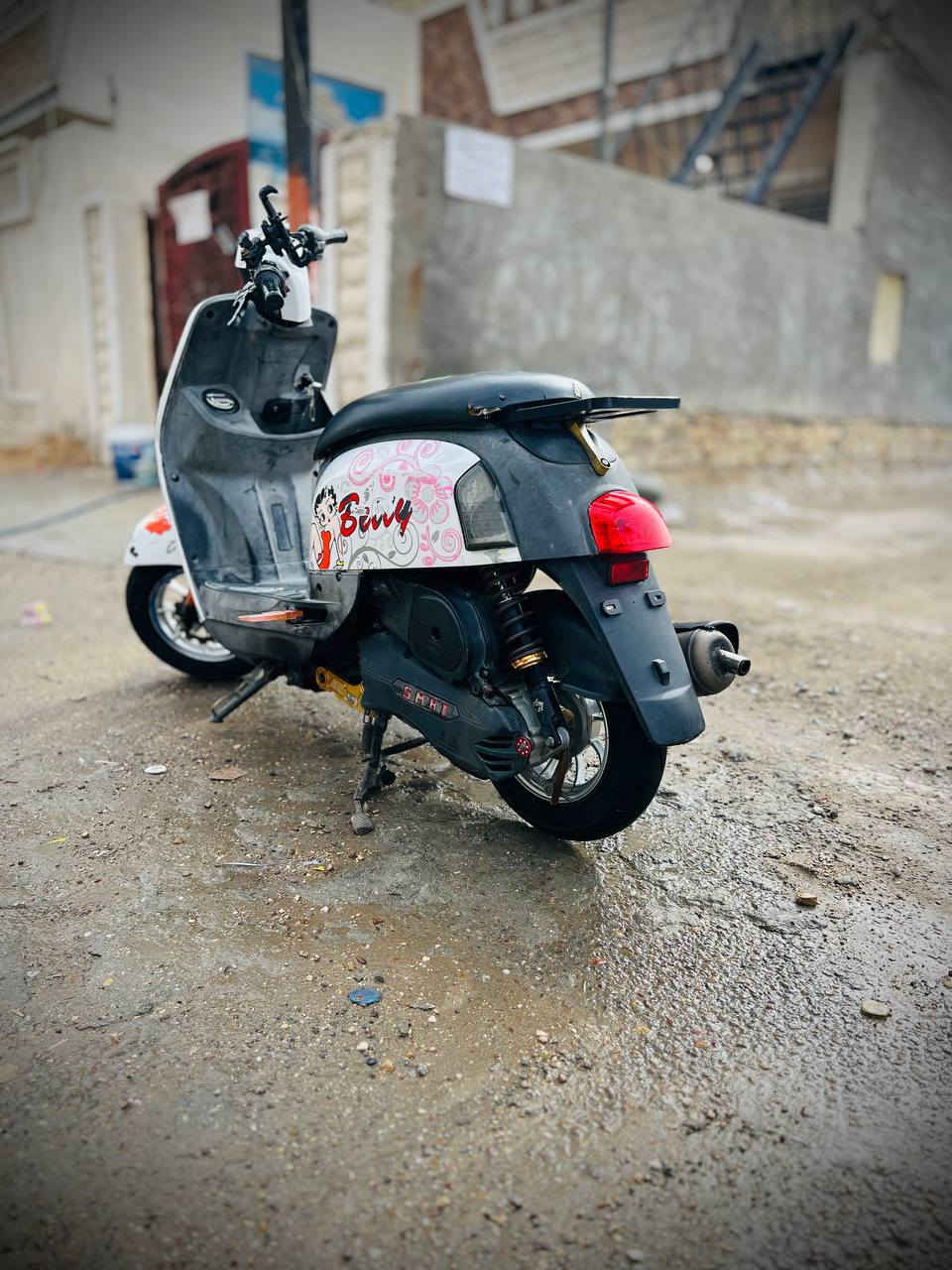 سلام عليكم 
ماكس بوليس ابلاديه مكفولة من كلشي سرقه اوراق كامله وبيهه غراض اصليه كلهه 
صدر اصلي مشمشي
دبل خلفي مشمشي اصلي 
صالنصه صجميه اصليه 
قبق اكلجات سمارت اصلي 
قبق افلاوين اصلي فضي 
قبق بانزين اصلي فضي
 شيال اصلي مشمشي 
يدات اصليه سود 
عضمات اصليه سود 
ملقط مشمشي اصلي 
طلعات مشمشي اصلي 
سبايدر اصلي ألياف 
ويل امشيف اصلي 
قطرة دهن اصليه سمائيه 
براغي دواسه اصليه 
منظومه زنون اصلي 
كفر ابيض موشم 
دراجه تخبل مكاني الدوره السعر خاص ***********بدون واتساب
