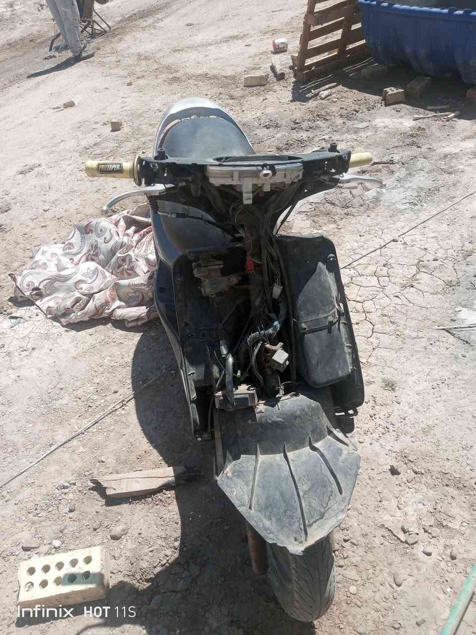 من رخصت مدير الكروب 

السلام عليكم دراجه بريز بدون اوراق محرك نضيف لا تبخير ولا تنقيص الدراجه مثل ما شفتو عوزها تعمير شغاله هندر واحد عوزها شويه ترتيب السعر 200 قفل أو مراوس ب 4 كير وانطي فرق. *********** بي واتساب وموجود عل خاص    

 مكاني بغداد البياع قرب تقاطع الربيعي
