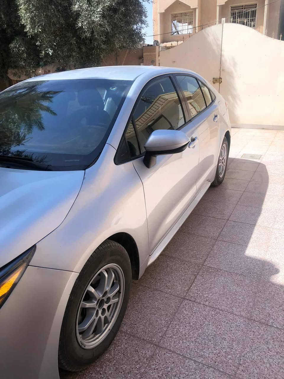 السلام عليكم كورلا هايبرد موديل 22 سيارة ماشية 92 ميل  حادث سيارة موضح بالصور و سونار سيارة كذالك موضح في الصور سعر سيارة 130 وبي مجال مكان سيارة حي جهاد  للاتصال ***********
