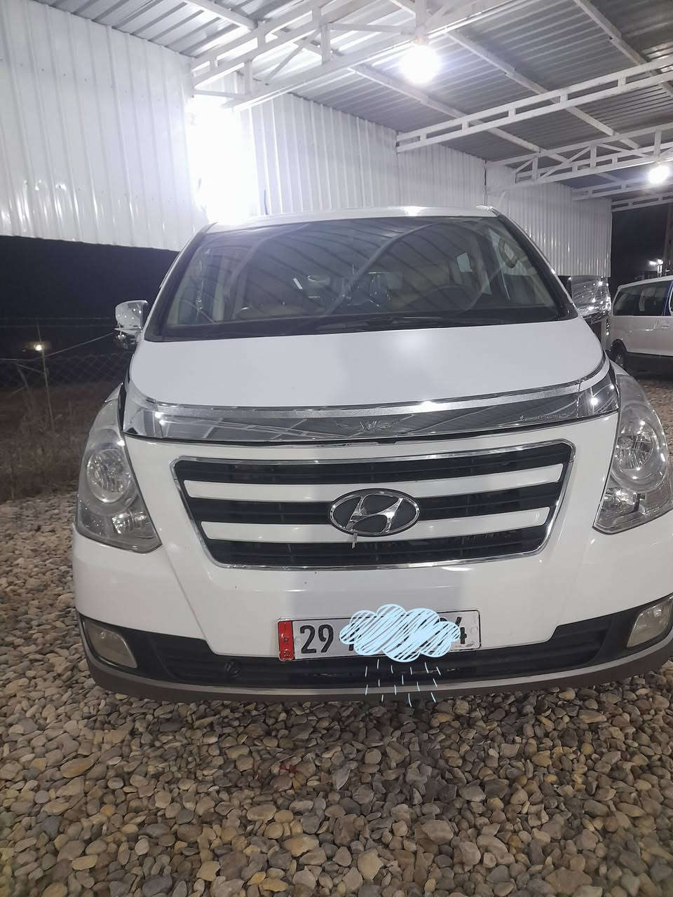 السلام عليكم للبيع استاركس موديل ٢٠١١ فول مواصفات رقم واسط دولي مشروع وطني السياره جديده وجاهزه من كلشي مكينه كير صدر تخم تاير دوشمه تبريد كله جديد مال جناي سياره جديده معنه الكلمه السعر ١٣٥ وبيه مجال للشراي الستفسار ***********
