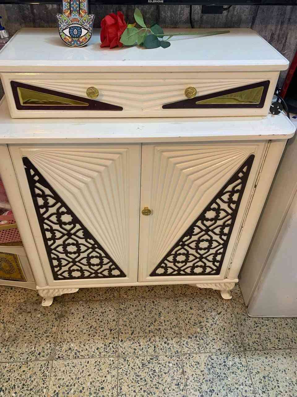السلام عليكم
غرفه عراقيه بتصميم تركي
نظيفه كلش تجي وتشوف بعينك
مثل ماموضحه بالصور شاهد الله مشتريهه1165 رايدهه 800 وبيهه مجال بسيط مكان بغداد الحبيبيه ***********
