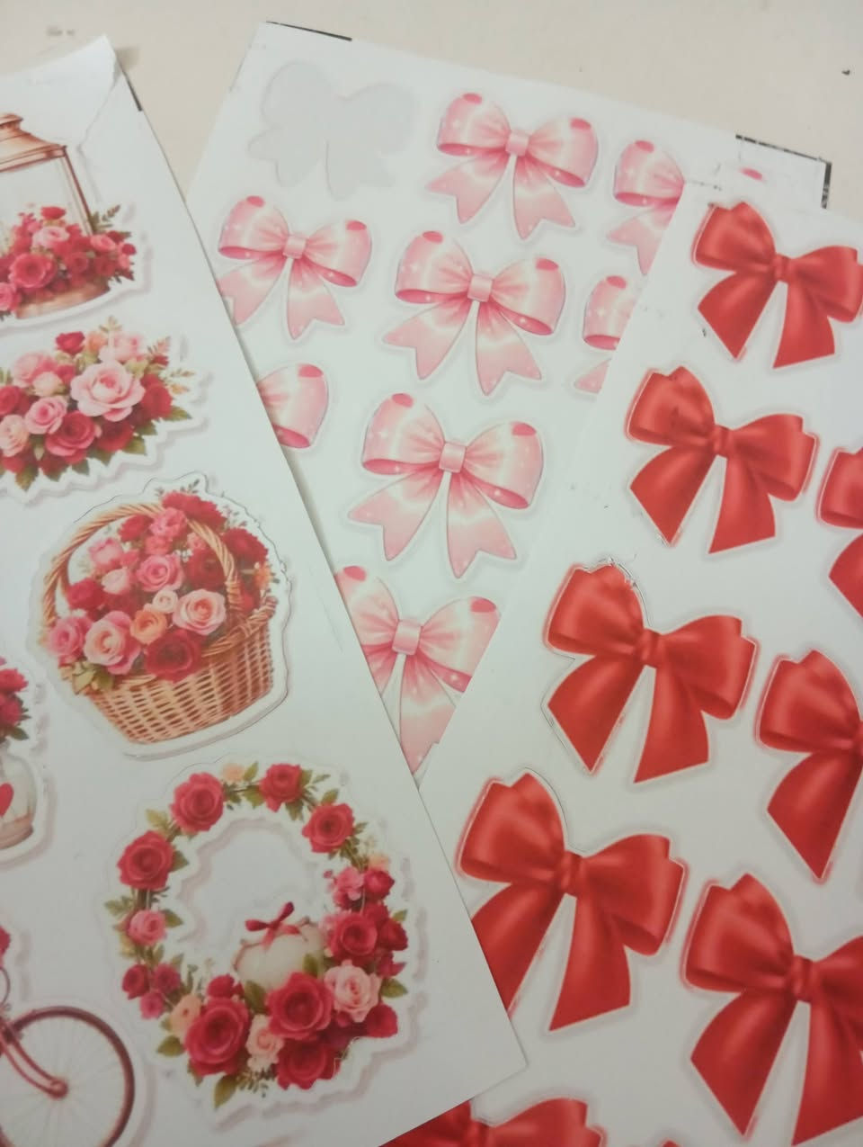 السلام عليكم متوفر ملصقات حسب الطلب يعني الصورة والشخصية التعجبك الطبقة الف 
متوفر توصيل نجف وجميع المحافظات


**إذا كنت صاحب هذا الإعلان وتريد حذفه لأي سبب، رجاءا أرسل رسالة إلى الدعم الفني**