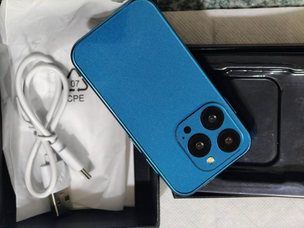 ايفون 15 مني الصغير جدا كوبي دبل سيم واتساب يوتيوب اتصال جديد فقط السعر 50مع توصيل داخل ميسان ***********
هديه للاطفال او للكشخه
