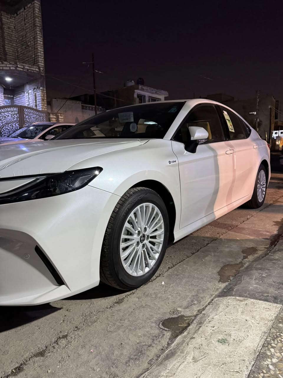 السلام عليكم 
كامري 2025 وكالة عبد الطيف جميل 
مواصفات السيارة 
1/حساسات امامي خلف 
2/تحكم ستيرن
3/تحديد سرعه 
4/سلايت روف 
5/كشنات مخمل +مدوشمة جلد 
6/مري شفط 
7/وثلاث انظمة قياده /ايكو/سبورت/نورمال
8/محرك 2500هايبرد
9/السياره ماشيه 8000
مكاني بغداد 
والاستفسار على الرقم ***********
