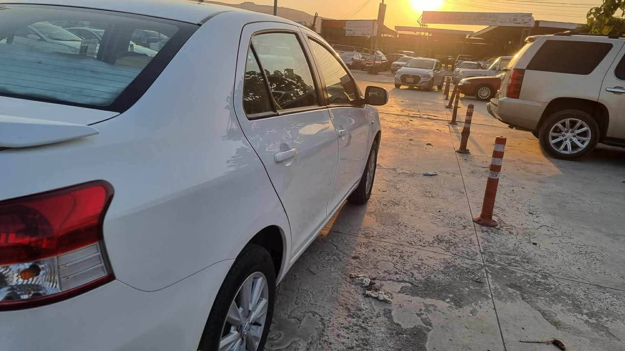 تویتا یارس 2008 فول فول موسافەتی مۆدێلەکەی خۆیەتی چار جام کارەبای گیر تۆماتیک پێنچ بالیف یەک پارچەی بۆیاخە بەبێ داخیلی یەک دینار مەسروفی تێدا نیە ژمارەی خاوەنی (***********) Singapore
