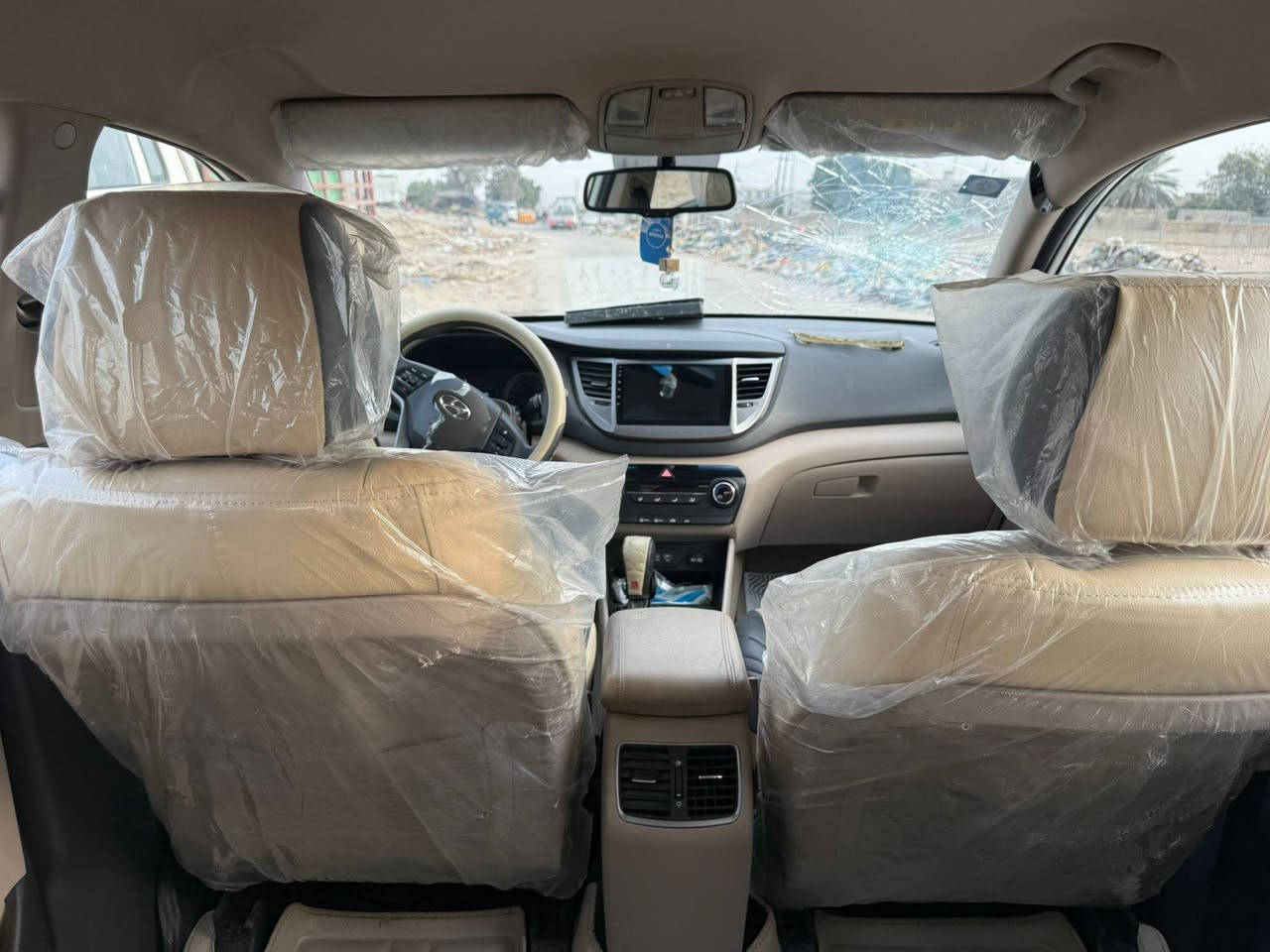 توسان خليجي موديل 17رقم بغداد تحويل سيارة مكفوله كفالة عامه ماشيه 70لف صاربيه حادث ابيعه على وضعه مكانه سيارة بغداد سيارة شغاله وتمشي سعر 153مجال قليل حك جيه ***********
