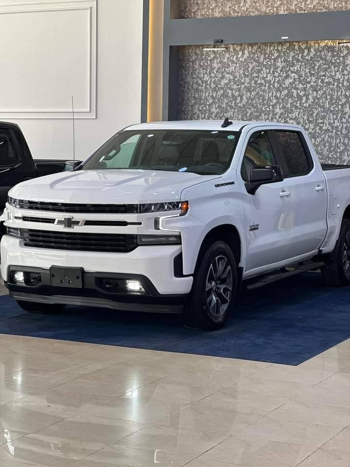 تكساس ايدشن RST
مرقم اربيل بسمي
ماشي بأمريكا ٦٢ وحاليا ٨٠
***********
***********
🚘 للبيع شيفروليه سيلفرادو RST Texas Edition 🚘
للبيع شيفروليه سيلفرادو فئة RST Texas Edition، سيارة مميزة بحالة ممتازة ومواصفات عالية.
✅ المحرك: 8 سلندر (V8) سعة 5.3 لتر EcoTec3 ✅ القوة: 355 حصان ✅ عزم الدوران: 383 رطل-قدم ✅ ناقل حركة أوتوماتيك 10 سرعات ✅ تشغيل بصمة وستارت عن بُعد ✅ شاشة معلومات وترفيه كبيرة ✅ Apple CarPlay و Android Auto ✅ كاميرا خلفية ✅ حساسات ومزايا أمان متعددة ✅ مقاعد مريحة وفخمة ✅ عجلات ألمنيوم قياس 20 إنش ✅ شعار ومواصفات Texas Edition ✅ نظام سحب (Tow Package) ✅ إنارة LED أمامية وخلفية ✅ مكبس (فل مواصفات)
السيارة جاهزة للاستخدام ولا تحتاج أي مصروف.
📞 للاستفسار والاتصال: 0770 841 7628
بعض مواصفات محرك 5.3 لتر في سيلفرادو RST تشمل 355 حصان و383 رطل-قدم من العزم مع ناقل حركة أوتوماتيكي 10 سرعات. �
Edmunds +١
إذا تريد إعلان بصيغة أكثر احترافية للترويج الممول على فيسبوك مع عبارات جذب للزبائن، أگدر أجهزه إلك أيضاً.

