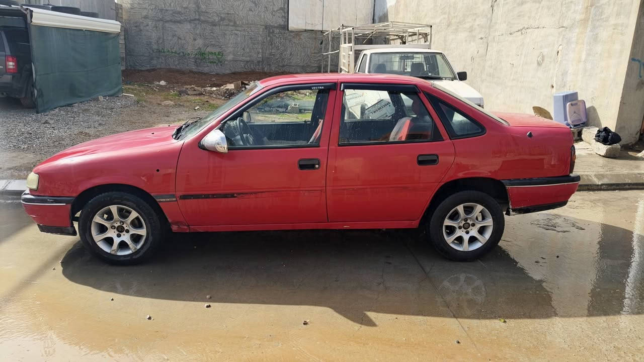 بەناوی خوای گەورە
ئۆپل ڤیکترا رەقەم هەولێر 
مۆدێل 1992
مەکینە 16قایش پان
سندوق
گێرو مەکینە بەشەرت 
دەعامی بۆ دەعامی بەشەرت بێ دەعمو لێ دراو سێ پارجەی کالبونەوە بۆیاخ کراوەتەوە لەسەر ساخە سەیارەیەکی بێمەسرەفە سەیارەکە تۆزێک خرامەی تیایە 
سعری ۳٥گەلا 
شوێن قەزای دووکان
ژمارەی ساحێبی ***********
