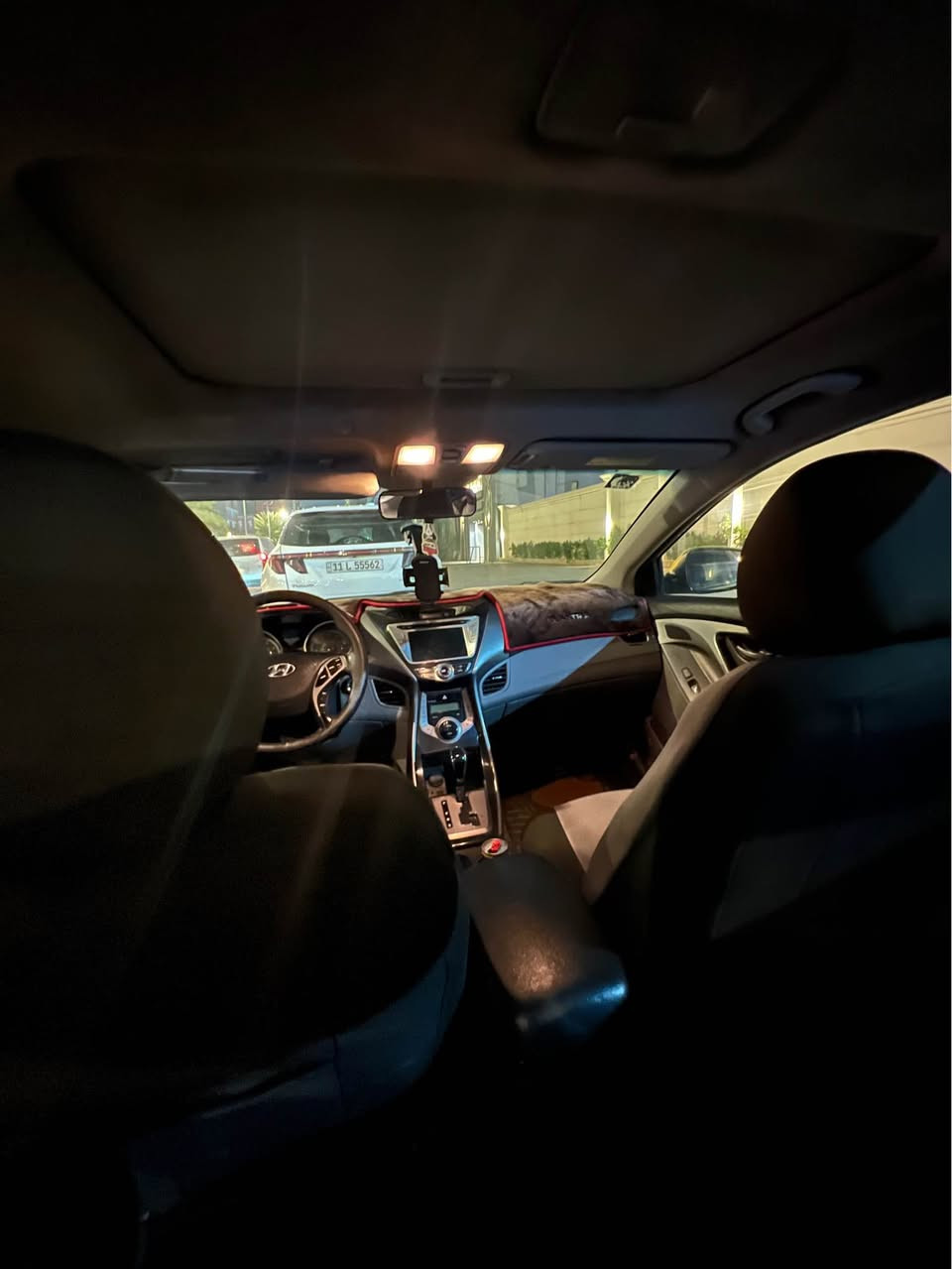 سلام عليكم النترة 2014 وارد أمريكي حادثها جاملغ وقبق جنطة السعر 105 مكاني بغداد اليرموك 
*********** بغداد, العراق
