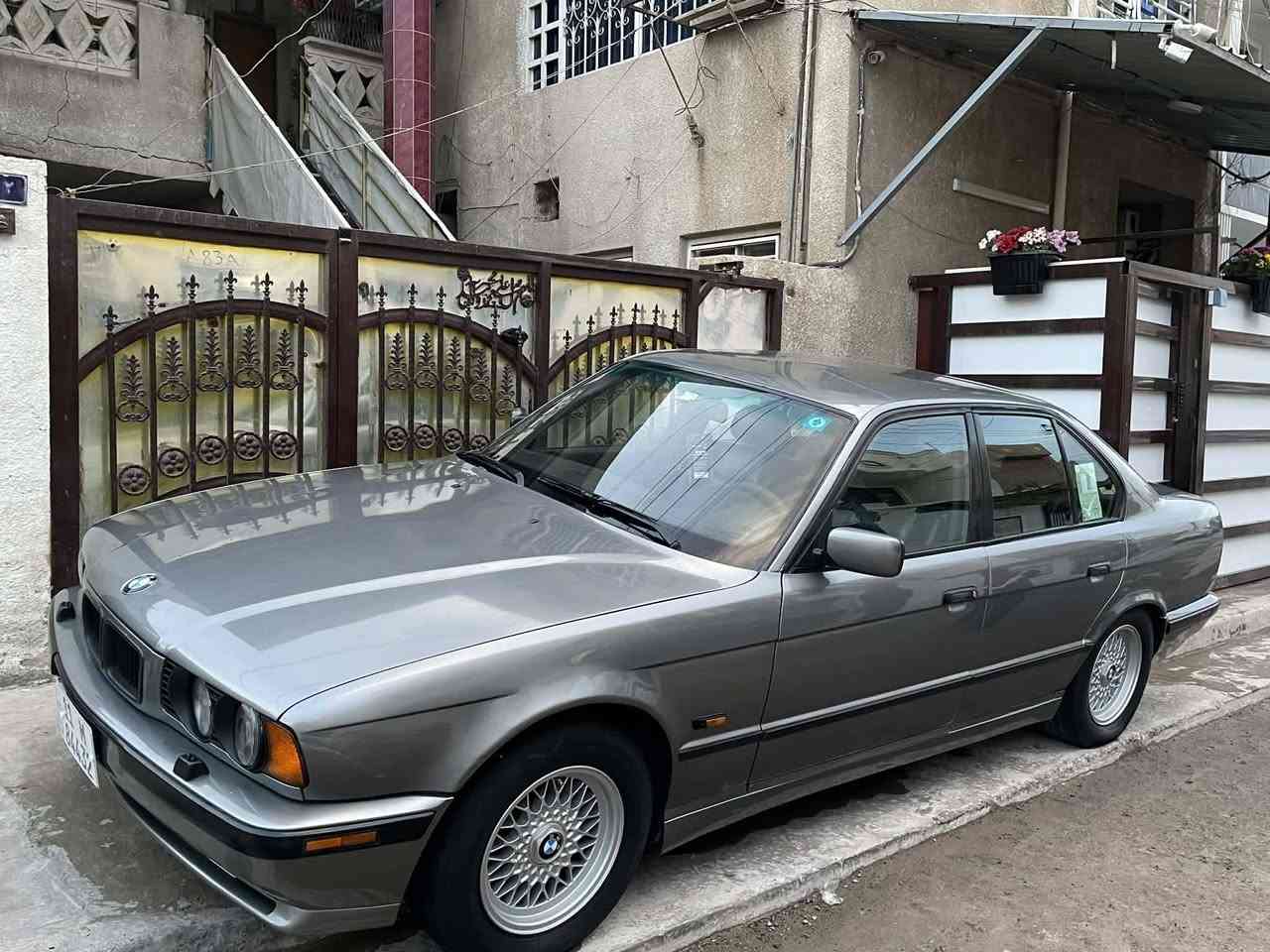 السلام عليڪم ورحمة الله وبركاته
بيئم ٥٢٥ رقم بغداد وارد يابان 
سياره علا وضع الشركه مكفول كفاله عامه فقط صبغ جماليه فقط لاتبديل ولاحادث  بدون قطره خياس ولاتعمير   
فول لفول عده الفتحه 
مكينه مسكر عدل ٢٥٠٠
تبريد  تدفئه  زنون 
تدفئه كشنات  كشنات كهرباء 
تخم تاير حته لسبير ويل كب 
سعر ٨٨بيهه مجال بسيط 
مكان السياره بغداد 
***********
