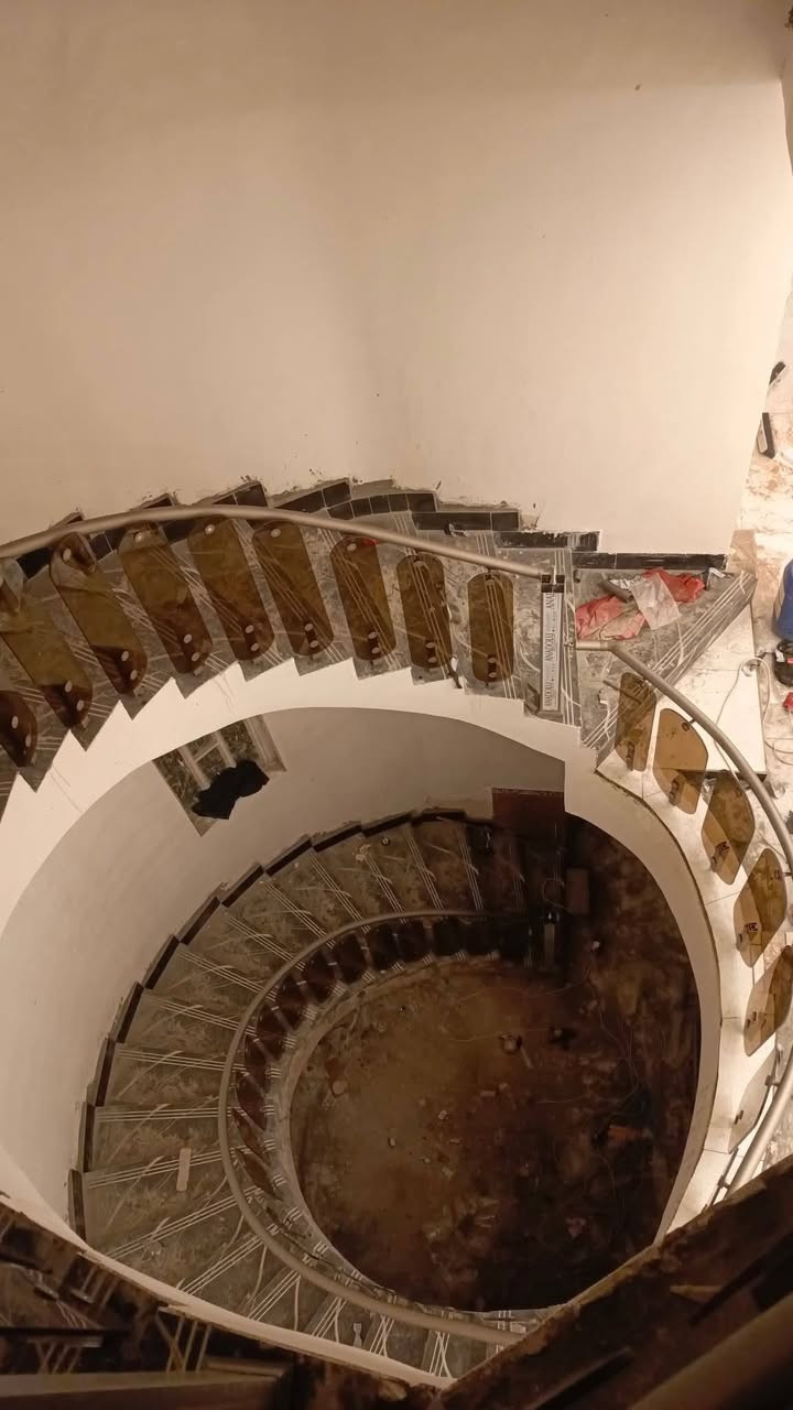 ***********
اتصل على الرقم انسب الاسعار كرسته وعمل ونقل مجانا وشغل الدرجى لاولى تدللون الغوالي واتساب ***********
