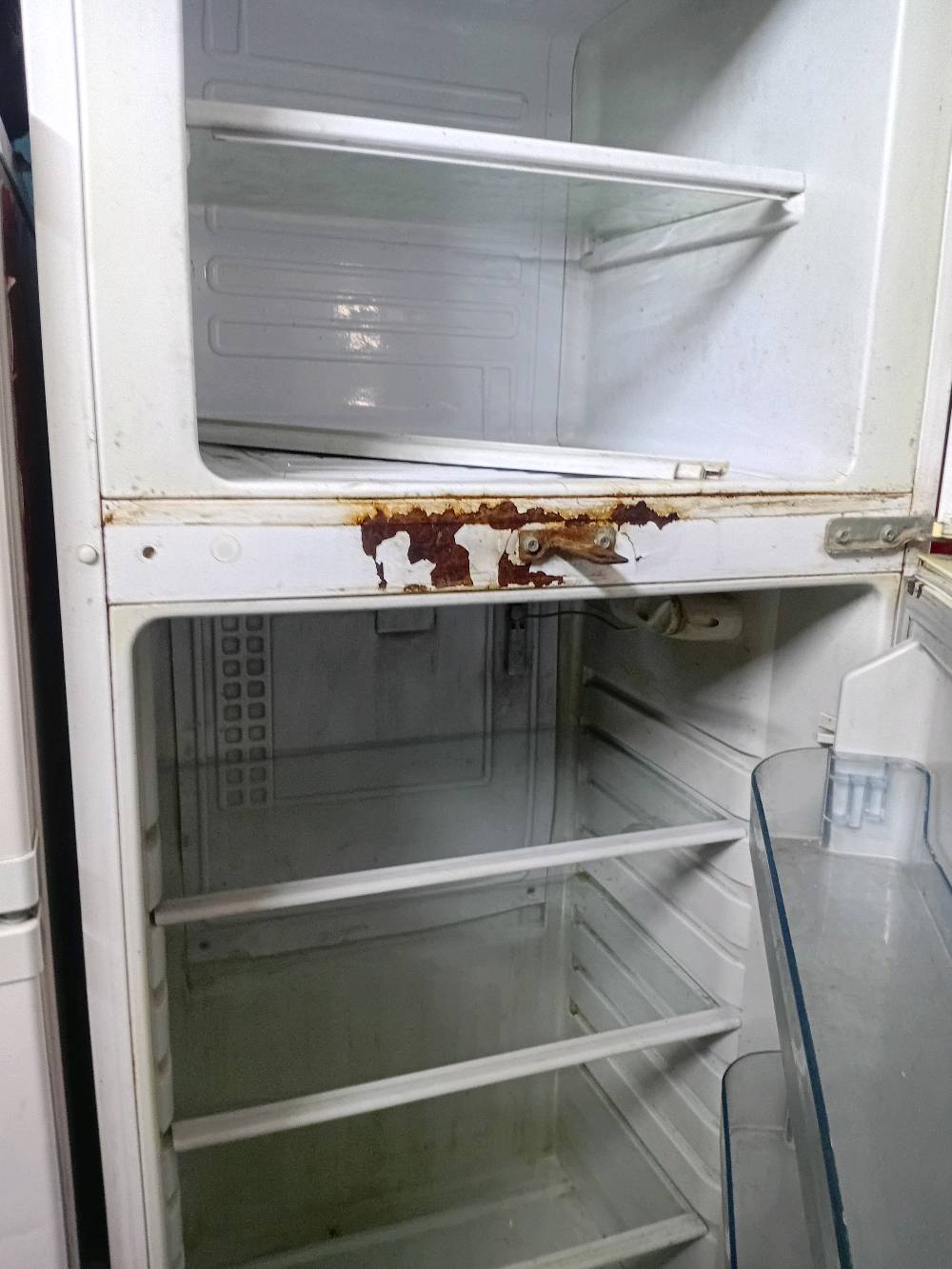 بغداد اعظمية شارع سهام المتولي بيهه زنجار من صفحه وبين البابين مثل مموضحهه بلصوره