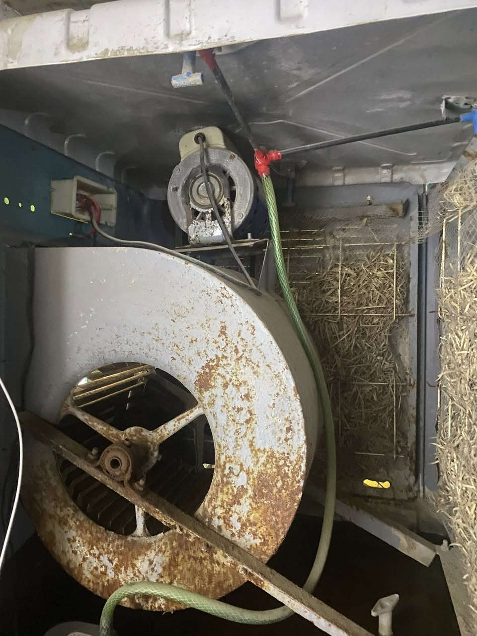للبيع بسعر مناسب ، مبرده ثنين ونص  بيه دفع وقوة مو طبيعية الحجم الكبير الايرانيه الاصليه القديمة الاوالاويه  60 الف 
شرط قوة الدفع والتبريد  ثلججج   
مكاني حسينية قرب مركز زهور ***********
