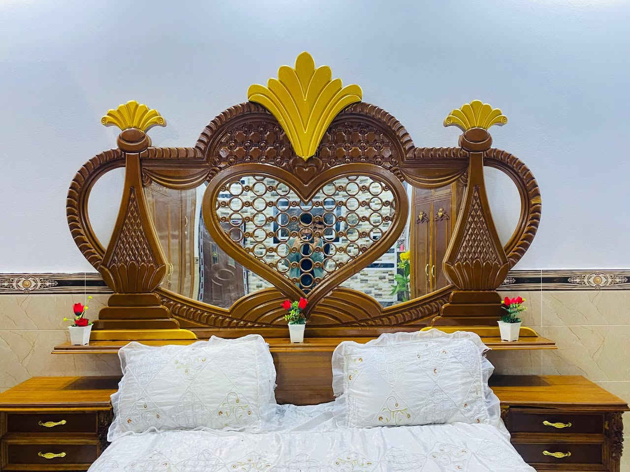 سلام عليكم توجد غرفه نوم مستعمله للبيع صاج عراقي درجة أولى ***********
